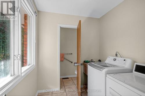 1900 Southampton Court, Ottawa, ON - Indoor Photo Showing Laundry Room