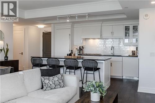 2060 Lakeshore Road Unit# 1303, Burlington, ON - Indoor Photo Showing Kitchen With Upgraded Kitchen
