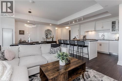 2060 Lakeshore Road Unit# 1303, Burlington, ON - Indoor Photo Showing Living Room