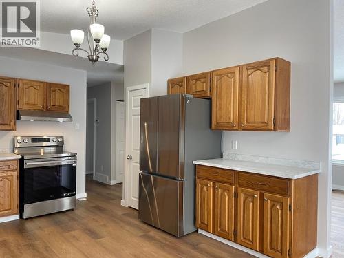 3924 E 53 Avenue, Fort Nelson, BC - Indoor Photo Showing Kitchen