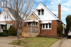 292 HUXLEY AVENUE S  Hamilton, ON L8K 2R4