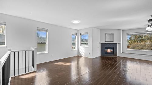 1322 Cornwall Street, Kamloops, BC - Indoor Photo Showing Living Room With Fireplace