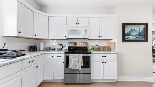 1721 Birch Street, Creston, BC - Indoor Photo Showing Kitchen