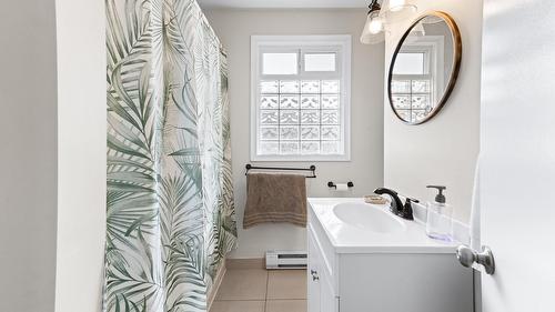 1721 Birch Street, Creston, BC - Indoor Photo Showing Bathroom
