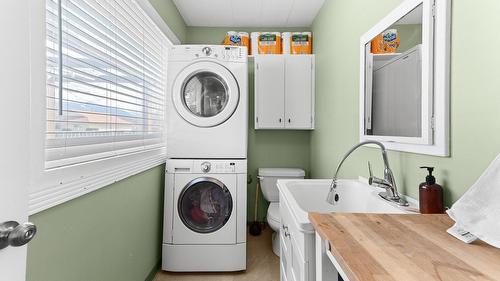 1721 Birch Street, Creston, BC - Indoor Photo Showing Laundry Room