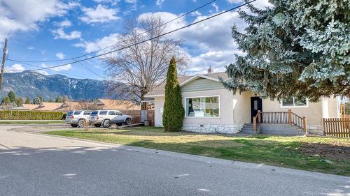 1721 Birch Street, Creston, BC - Outdoor