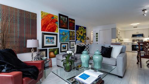 113-2350 Stillingfleet Road, Kelowna, BC - Indoor Photo Showing Living Room
