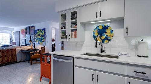 113-2350 Stillingfleet Road, Kelowna, BC - Indoor Photo Showing Kitchen With Double Sink
