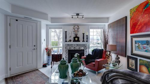 113-2350 Stillingfleet Road, Kelowna, BC - Indoor With Fireplace