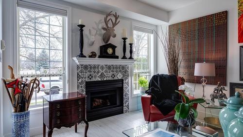 113-2350 Stillingfleet Road, Kelowna, BC - Indoor Photo Showing Living Room With Fireplace