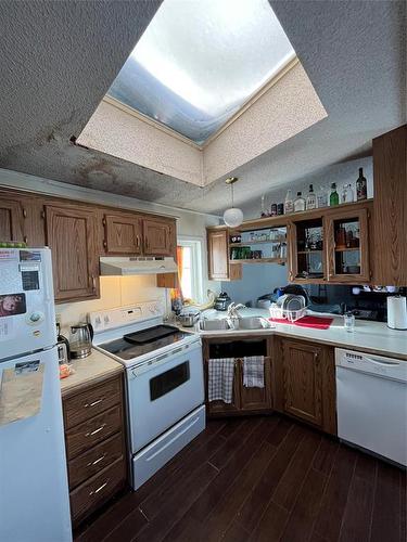 Kitchen - 46 Reader Street, The Pas, MB 