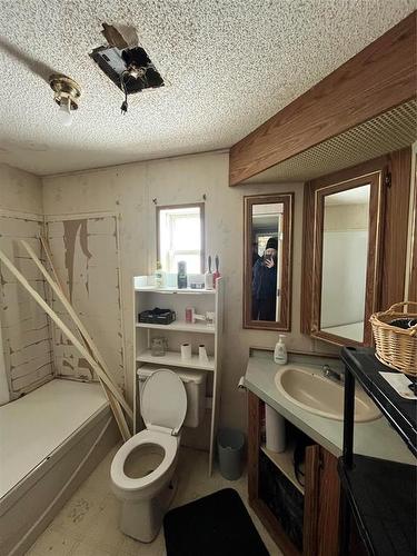 Master Bdrm with 4 Pce Ensuite - 46 Reader Street, The Pas, MB 