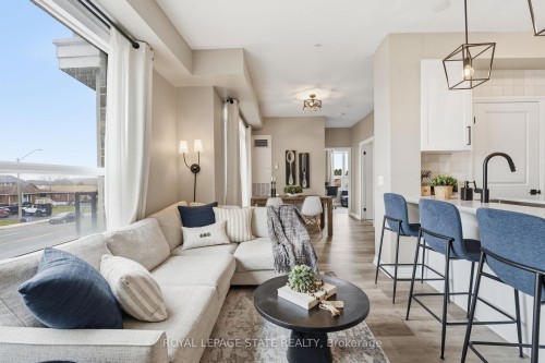 203-120 Springvalley Crescent, Hamilton, ON - Indoor Photo Showing Living Room