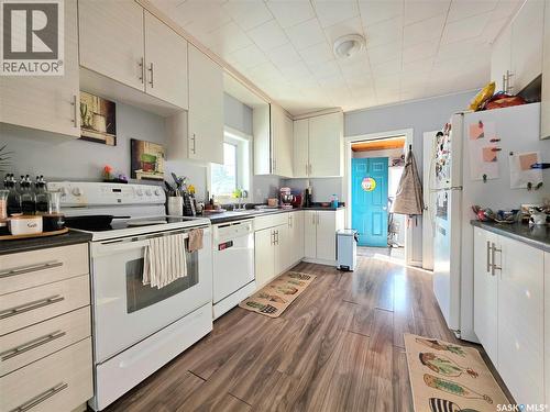 311 5Th Avenue E, Melville, SK - Indoor Photo Showing Kitchen
