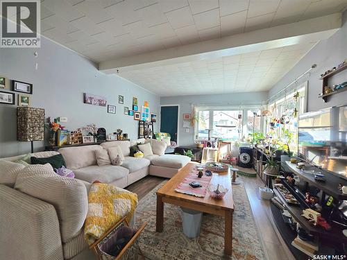 311 5Th Avenue E, Melville, SK - Indoor Photo Showing Living Room