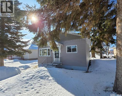 311 5Th Avenue E, Melville, SK - Outdoor