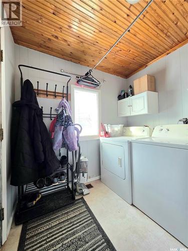 311 5Th Avenue E, Melville, SK - Indoor Photo Showing Laundry Room