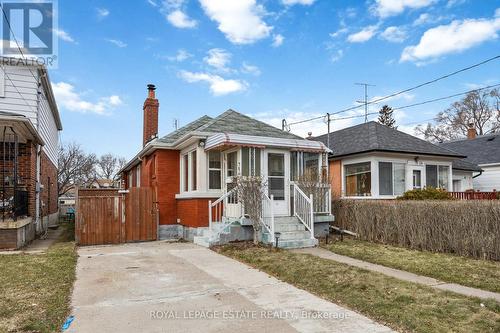22 MEDFORD AVENUE  Toronto, ON M1L 4G2