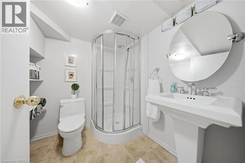 71 Pinecrest Drive, Kitchener, ON - Indoor Photo Showing Bathroom