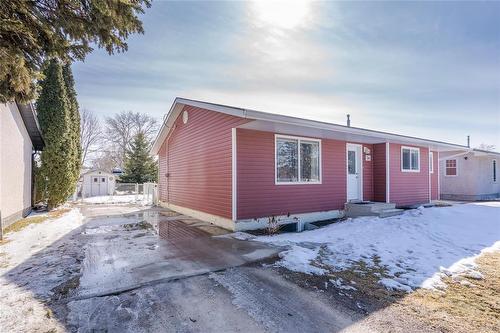 56 DONALD Avenue  Steinbach, MB R5G 2B5