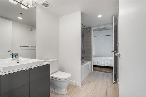 604 311 Hargrave Street, Winnipeg, MB - Indoor Photo Showing Bathroom
