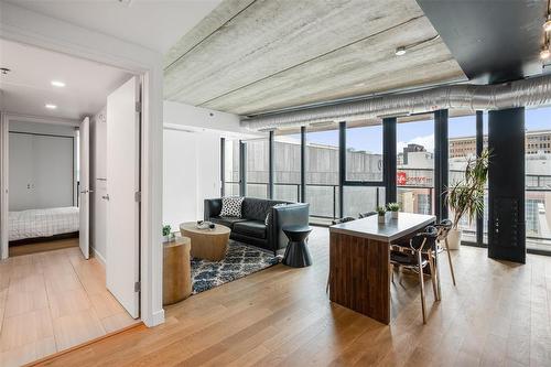 604 311 Hargrave Street, Winnipeg, MB - Indoor