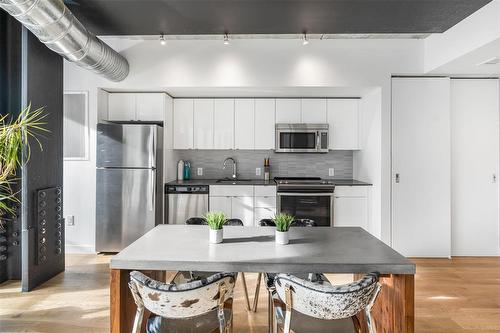 604 311 Hargrave Street, Winnipeg, MB - Indoor