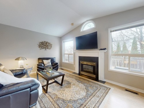 1070 Summitview Crescent, Oshawa, ON - Indoor Photo Showing Living Room With Fireplace