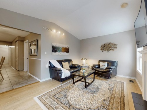 1070 Summitview Crescent, Oshawa, ON - Indoor Photo Showing Living Room With Fireplace