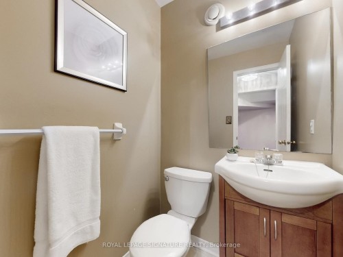 1070 Summitview Crescent, Oshawa, ON - Indoor Photo Showing Bathroom