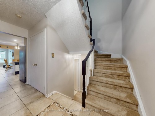 1070 Summitview Crescent, Oshawa, ON - Indoor Photo Showing Other Room