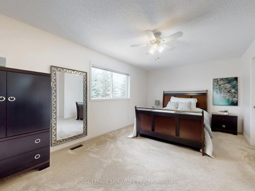 1070 Summitview Crescent, Oshawa, ON - Indoor Photo Showing Bedroom