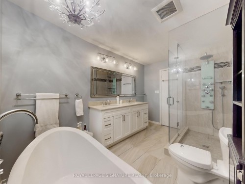 1070 Summitview Crescent, Oshawa, ON - Indoor Photo Showing Bathroom
