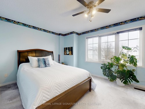 1070 Summitview Crescent, Oshawa, ON - Indoor Photo Showing Bedroom