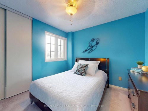 1070 Summitview Crescent, Oshawa, ON - Indoor Photo Showing Bedroom