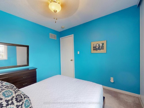 1070 Summitview Crescent, Oshawa, ON - Indoor Photo Showing Bedroom