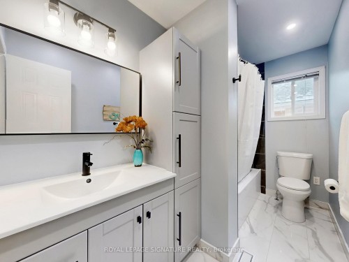 1070 Summitview Crescent, Oshawa, ON - Indoor Photo Showing Bathroom
