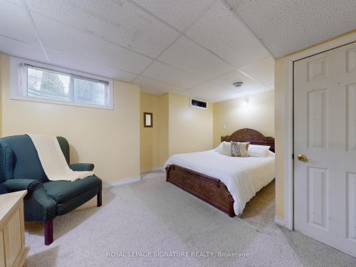 1070 Summitview Crescent, Oshawa, ON - Indoor Photo Showing Bedroom