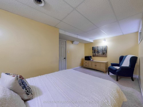 1070 Summitview Crescent, Oshawa, ON - Indoor Photo Showing Bedroom