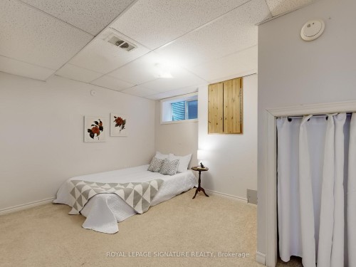 1070 Summitview Crescent, Oshawa, ON - Indoor Photo Showing Bedroom