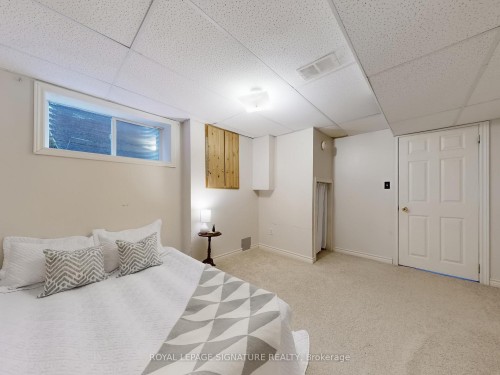 1070 Summitview Crescent, Oshawa, ON - Indoor Photo Showing Bedroom