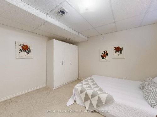 1070 Summitview Crescent, Oshawa, ON - Indoor Photo Showing Bedroom
