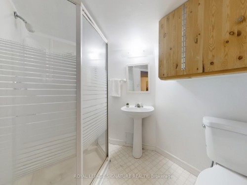 1070 Summitview Crescent, Oshawa, ON - Indoor Photo Showing Bathroom