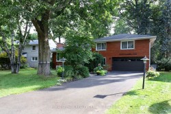 3338 Enniskillen Circle  Mississauga, ON L5C 2M8