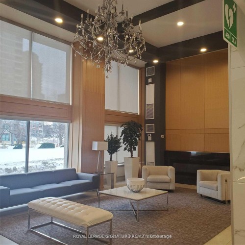 1407-3590 Kaneff Crescent, Mississauga, ON - Indoor Photo Showing Living Room