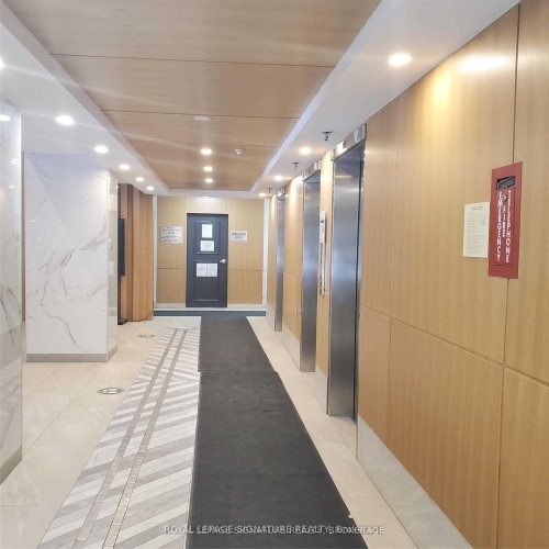 1407-3590 Kaneff Crescent, Mississauga, ON - Indoor Photo Showing Other Room
