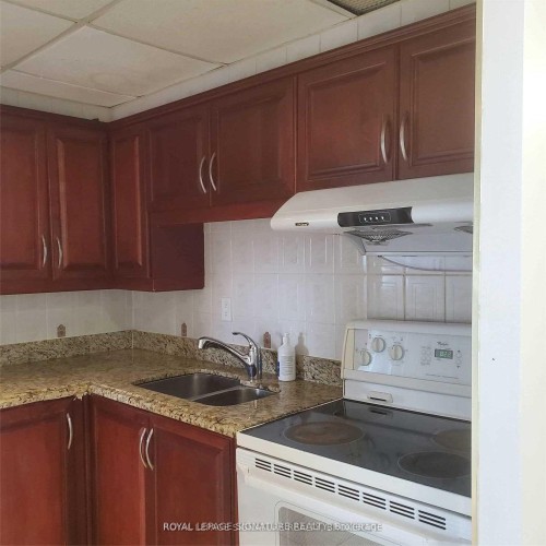 1407-3590 Kaneff Crescent, Mississauga, ON - Indoor Photo Showing Kitchen With Double Sink