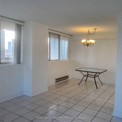 1407-3590 Kaneff Crescent, Mississauga, ON - Indoor Photo Showing Other Room