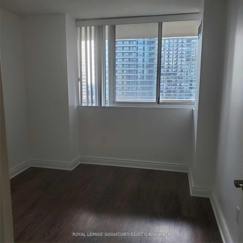 1407-3590 Kaneff Crescent, Mississauga, ON - Indoor Photo Showing Other Room