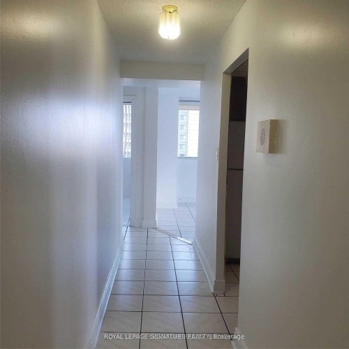 1407-3590 Kaneff Crescent, Mississauga, ON - Indoor Photo Showing Other Room